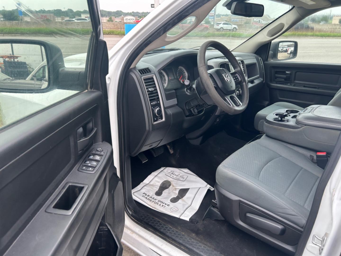 2018 White RAM 1500 Tradesman Crew Cab SWB 4WD (3C6RR7KT2JG) with an 5.7L V8 OHV 16V engine, 8A transmission, located at 1687 Business 35 S, New Braunfels, TX, 78130, (830) 625-7159, 29.655487, -98.051491 - Photo#10